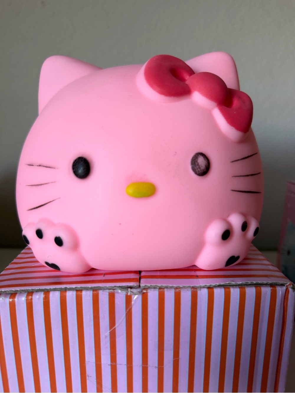 🎀🎀Hello Kitty Pink and Red Bow Squeeze Plush Toy❤️❤️ “VERY CUTE!!”